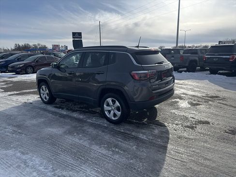 Used 2019 Jeep Compass Latitude w/ Popular Equipment Group AWD/4WD image 3
