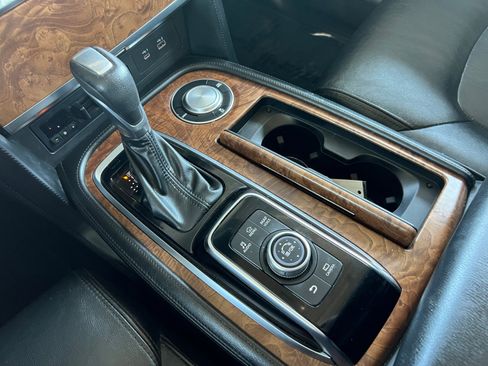 Used 2022 Nissan Armada SL w/ Captain's Chairs Package image 17