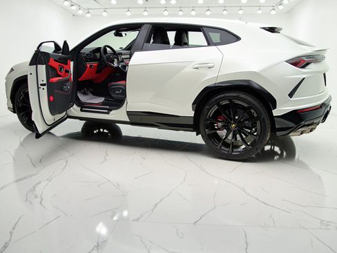 Used 2022 Lamborghini Urus AWD/4WD image 6