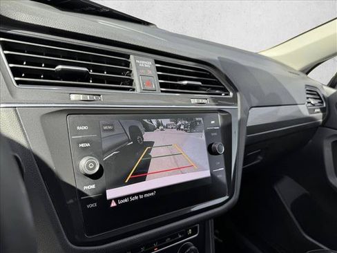 Used 2020 Volkswagen Tiguan SE AWD/4WD image 14