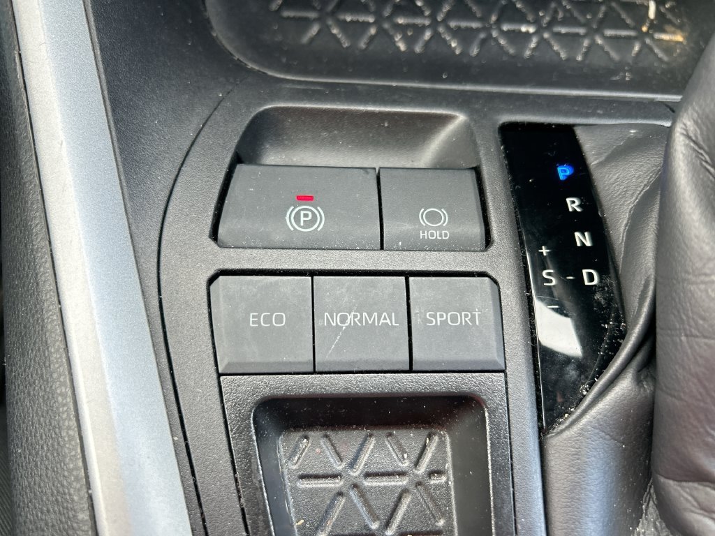Used 2024 Toyota RAV4 LE FWD image 32