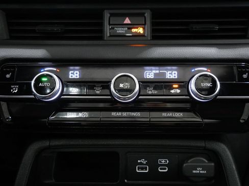Used 2025 Honda Pilot TrailSport image 20