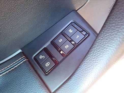 Used 2019 Jaguar F-PACE Prestige image 17