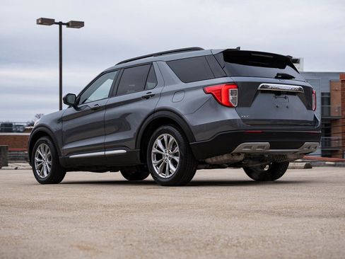 Used 2022 Ford Explorer XLT w/ Equipment Group 202A image 5