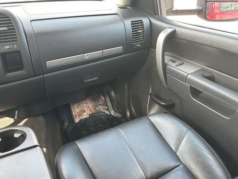 Used 2011 Chevrolet Silverado 2500 LT w/ Interior Plus Package AWD/4WD image 79