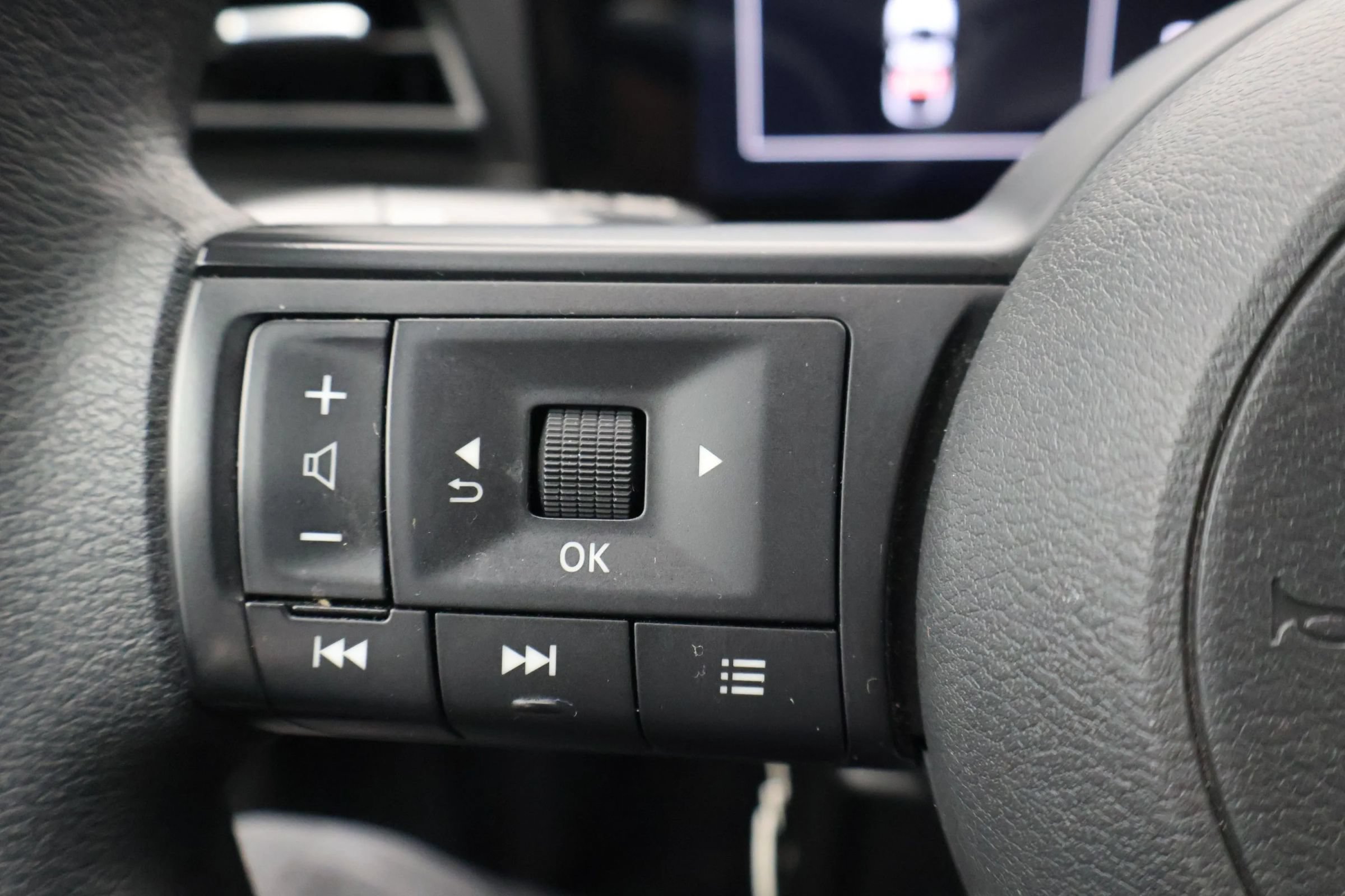 Used 2025 Nissan Kicks S AWD/4WD image 18