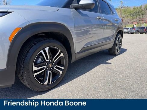 Used 2024 Chevrolet TrailBlazer LT w/ LT Cold Weather Package image 12