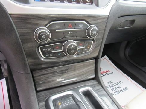 Used 2019 Chrysler 300 Touring L w/ Quick Order Package 22F image 33