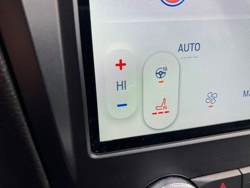 Used 2024 Ford Edge Titanium image 10