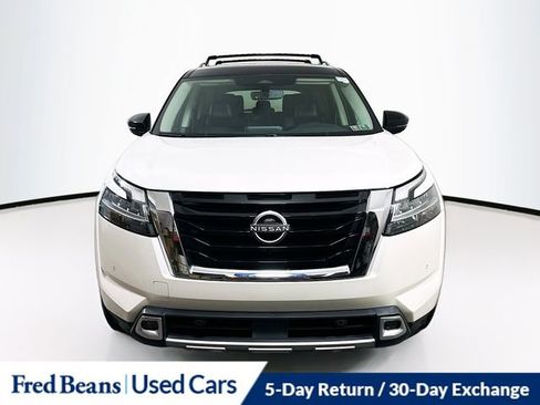 Used 2024 Nissan Pathfinder SL AWD/4WD image 2