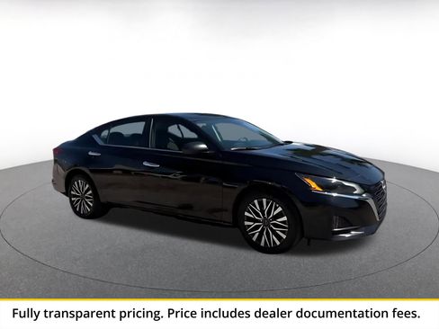 Used 2025 Nissan Altima 2.5 SV FWD image 1