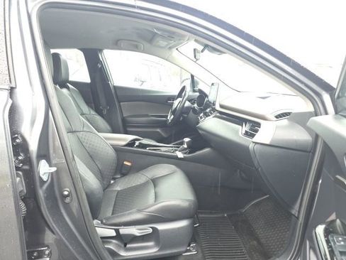 Used 2022 Toyota C-HR Limited FWD image 21