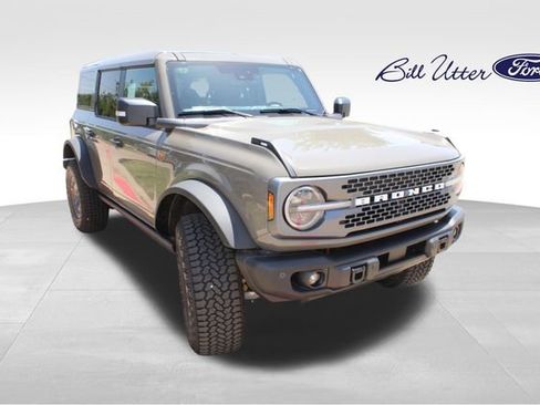 New 2025 Ford Bronco Badlands image 2