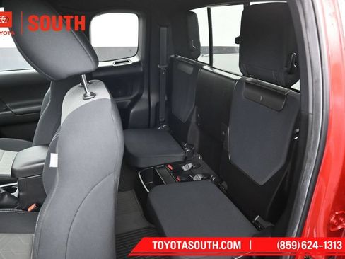 Used 2022 Toyota Tacoma TRD Sport AWD/4WD image 23