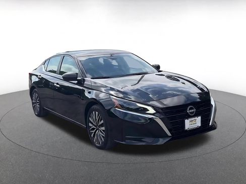 Used 2025 Nissan Altima 2.5 SV FWD image 3