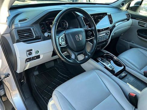 Used 2020 Honda Pilot Touring image 12