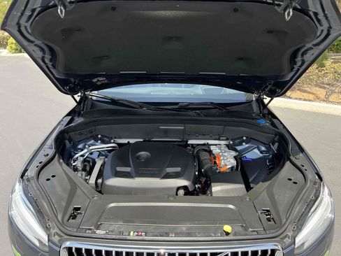 Used 2020 Volvo XC90 T8 Momentum w/ Protection Package Premier AWD/4WD image 23