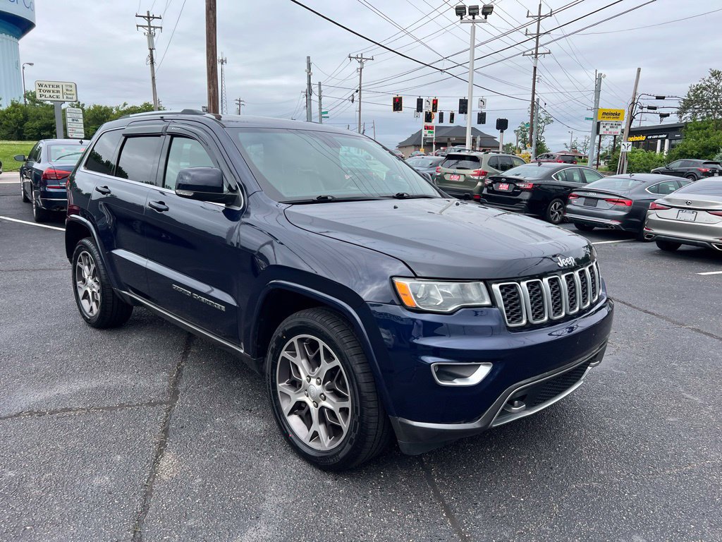Used 2018 Jeep Grand Cherokee Limited AWD/4WD image 4