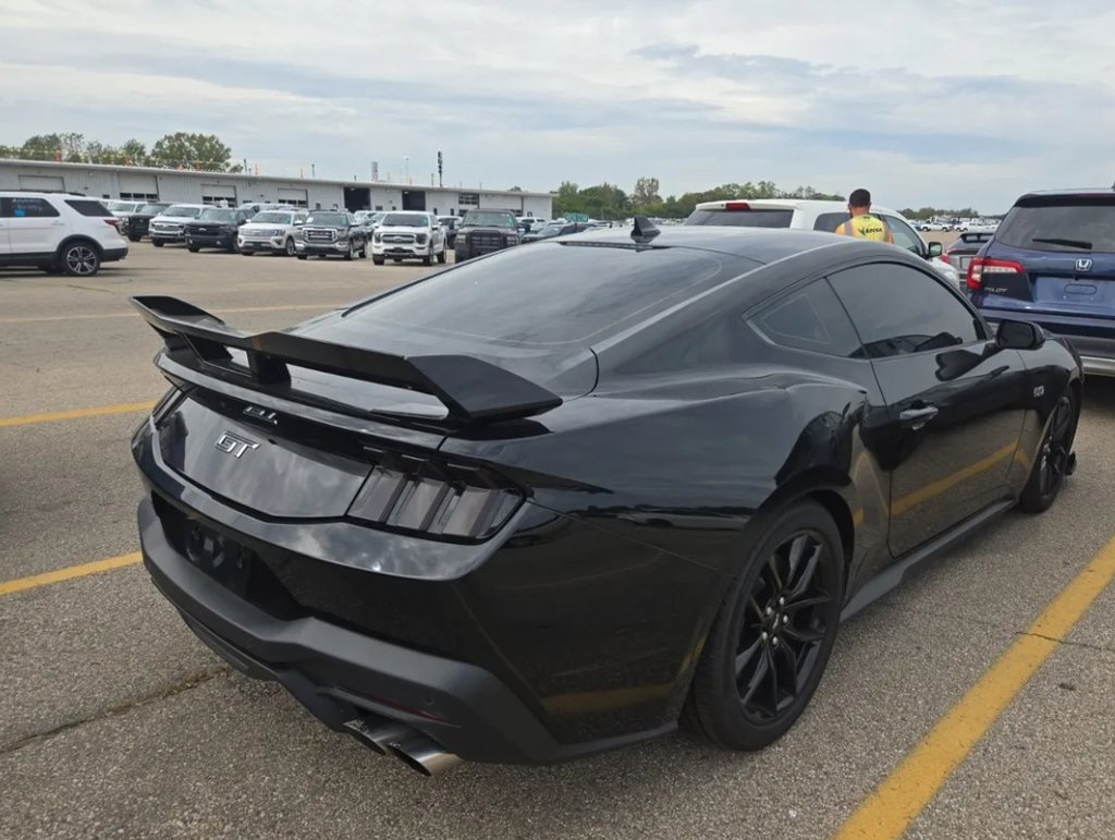 Used 2025 Ford Mustang GT RWD image 2