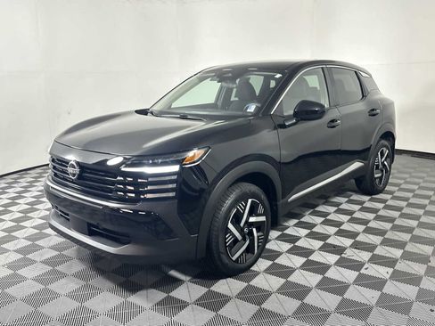 Used 2025 Nissan Kicks SV FWD image 3