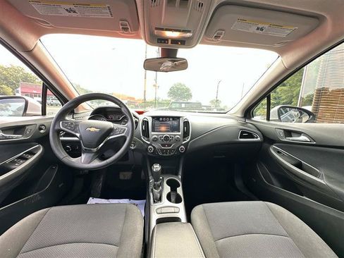 Used 2018 Chevrolet Cruze LT w/ LT True North Edition FWD image 15