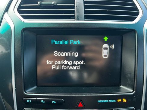 Used 2016 Ford Explorer Platinum AWD/4WD image 19