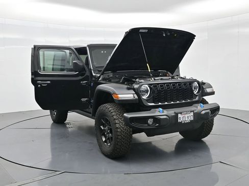 Used 2024 Jeep Wrangler Unlimited image 37