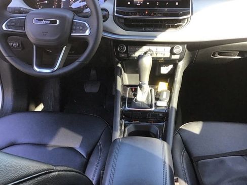 Used 2025 Jeep Compass Limited AWD/4WD image 7