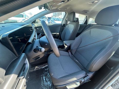 Used 2025 Kia K4 LXS image 37