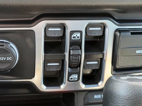 Used 2024 Jeep Wrangler Unlimited Sport AWD/4WD image 13