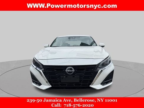 Used 2024 Nissan Altima 2.5 SV w/ SV Premium Package FWD image 3