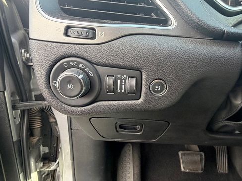 Used 2020 Jeep Cherokee Latitude Plus w/ Cold Weather Group image 28