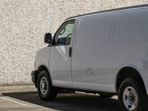 Used 2020 Chevrolet Express 2500 image 13