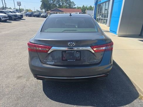 Used 2018 Toyota Avalon Limited FWD image 4