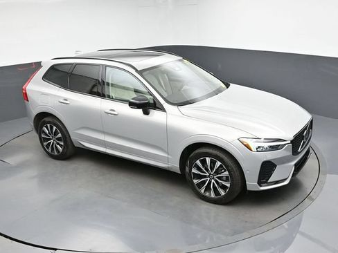 Used 2024 Volvo XC60 B5 Plus AWD/4WD image 43
