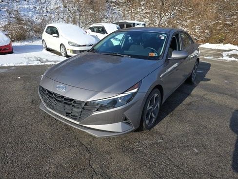 Used 2023 Hyundai Elantra SEL w/ Convenience Package image 10