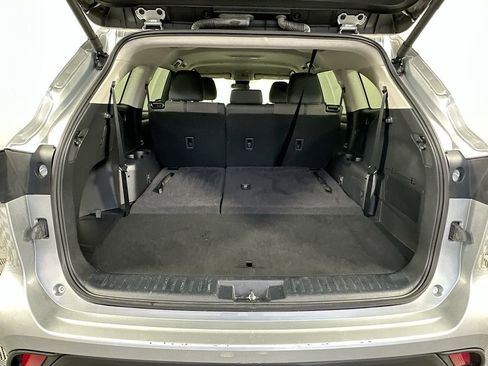 Used 2024 Toyota Highlander LE AWD/4WD image 26
