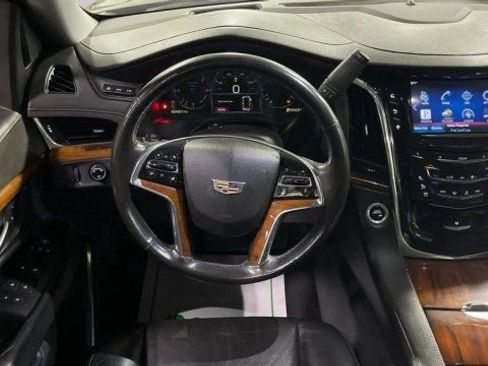Used 2015 Cadillac Escalade Luxury AWD/4WD image 15