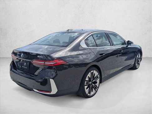 New 2026 BMW 530i w/ Convenience Package image 2