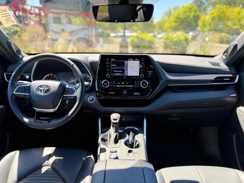 Used 2022 Toyota Highlander XSE AWD/4WD image 23
