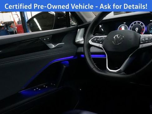 Certified 2025 Volkswagen Tiguan SE w/ Panoramic Sunroof Package image 35