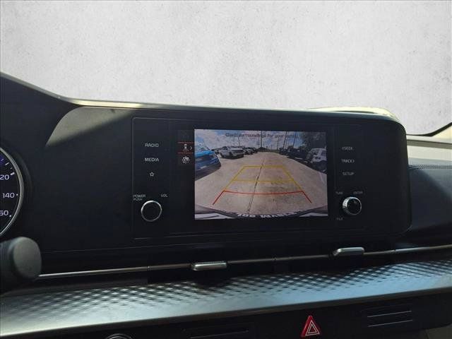 Used 2024 Kia Carnival LX FWD image 16