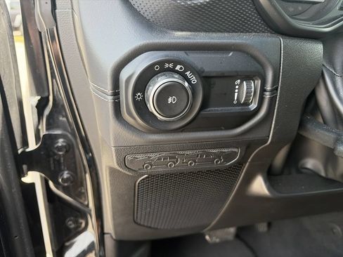 Used 2025 Jeep Wrangler Unlimited Rubicon AWD/4WD image 18