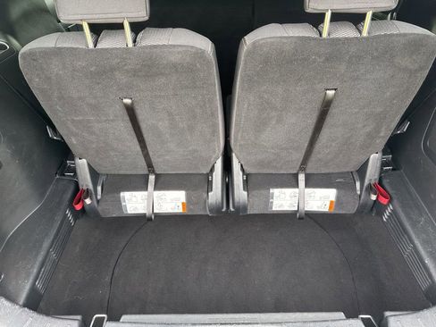 Used 2018 Ford Explorer XLT w/ Equipment Group 201A AWD/4WD image 9