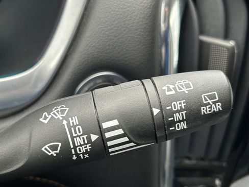 Used 2019 Chevrolet Traverse LT image 24