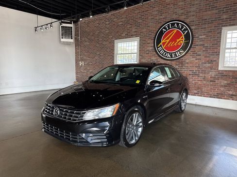 Used 2018 Volkswagen Passat 2.0T R-Line image 13