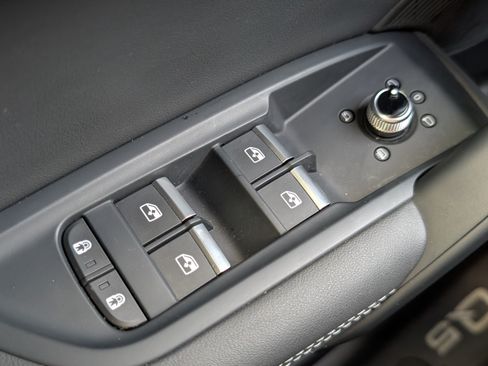 Used 2024 Audi Q5 e Premium Plus AWD/4WD image 27