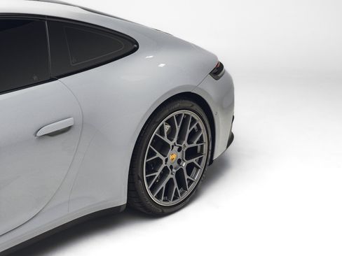 Used 2025 Porsche 911 Carrera RWD image 16