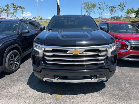 Used 2023 Chevrolet Silverado 1500 High Country w/ High Country Premium Package AWD/4WD image 2