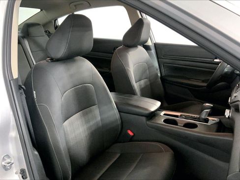 Used 2025 Nissan Altima 2.5 SV FWD image 7